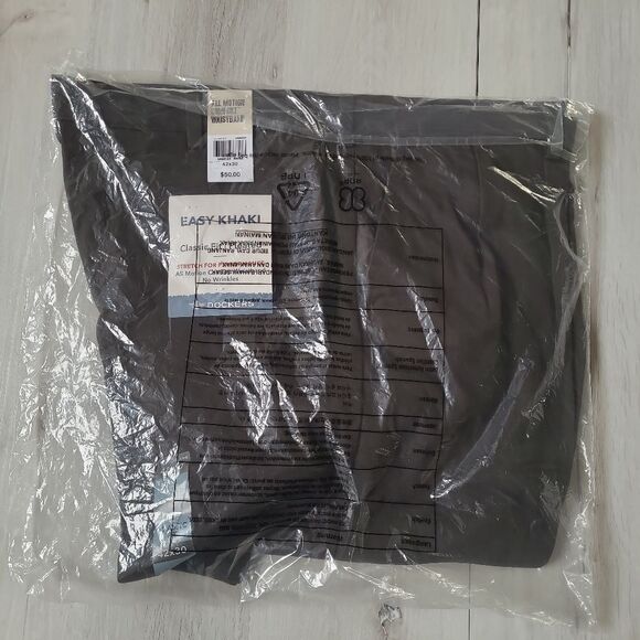 Dockers Easy Khakis, Pleated, Classic Fit Size 42X30 in Black NWT in packaging - Picture 7 of 7